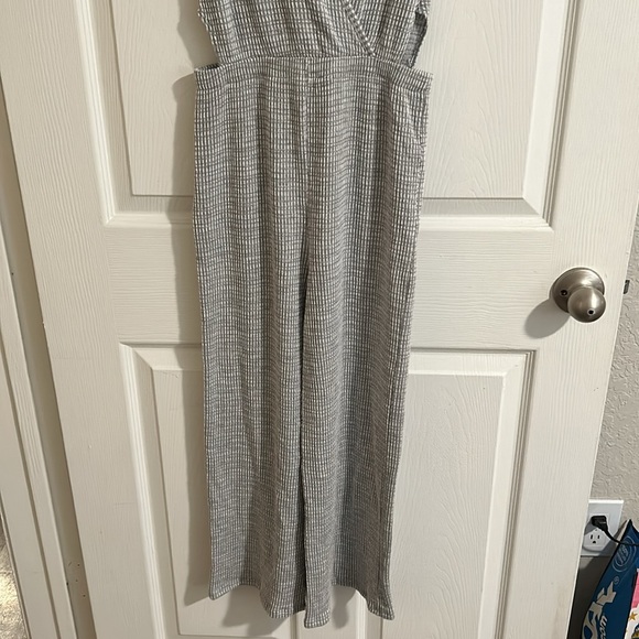 Beachy fabric white and gray romper. - Picture 3 of 3